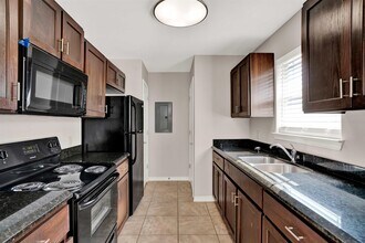 401 International Blvd in Laredo, TX - Building Photo - Building Photo
