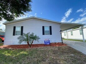 712 Choo Choo Ln in Valrico, FL - Building Photo