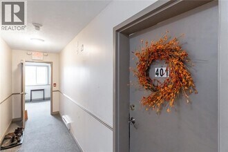 1522 King St E in Kitchener, ON - Building Photo - Building Photo