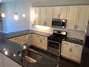 1806 Frankford Ave, Unit B in Philadelphia, PA - Building Photo - Building Photo