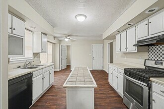 1836 McLain Ln in Decatur, GA - Building Photo - Building Photo