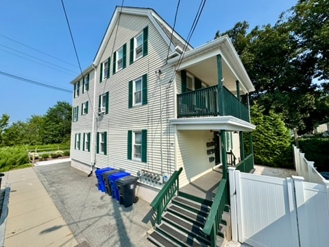 15 Thompson St in Warren, RI - Foto de edificio - Building Photo