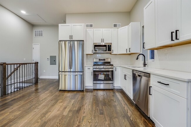 172 Mallory Ave in Jersey City, NJ - Building Photo - Building Photo