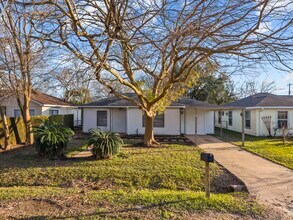 2817 4th Ave N in Texas City, TX - Building Photo - Building Photo