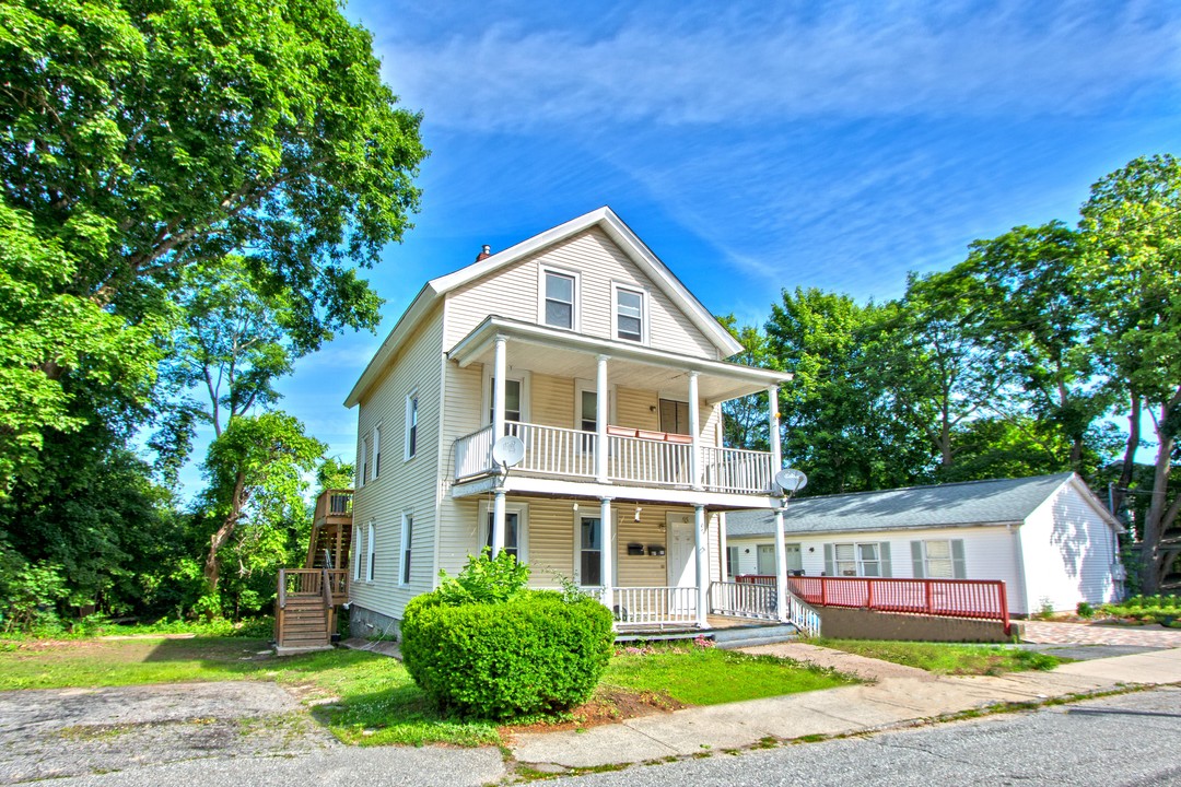 67 Peck St in Norwich, CT - Building Photo