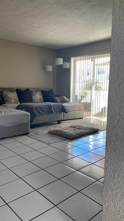 4515 SW 68th Ct Cir in Miami, FL - Building Photo