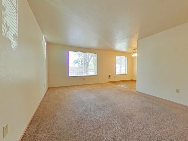 335 SE Lilly Ave in Corvallis, OR - Building Photo - Building Photo