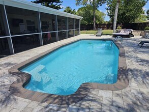 109 Gibraltar St in Royal Palm Beach, FL - Building Photo - Building Photo