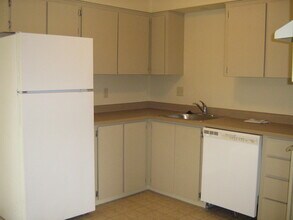 3106 Brittany Dr in Forest Grove, OR - Building Photo - Building Photo
