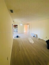 11810 SW 80th St, Unit 226 in Miami, FL - Building Photo - Building Photo