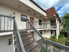 831 NE 207th Ln in Miami, FL - Building Photo - Building Photo