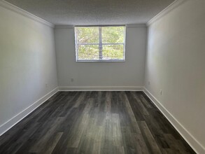 1805 Sans Souci Blvd, Unit 333 in North Miami, FL - Building Photo - Building Photo