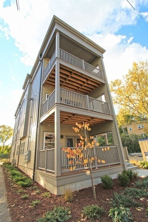 93 Brookley Rd, Unit 2 in Boston, MA - Building Photo