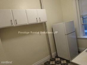 27 Park Dr-Unit -Apt 8 in Boston, MA - Building Photo - Building Photo