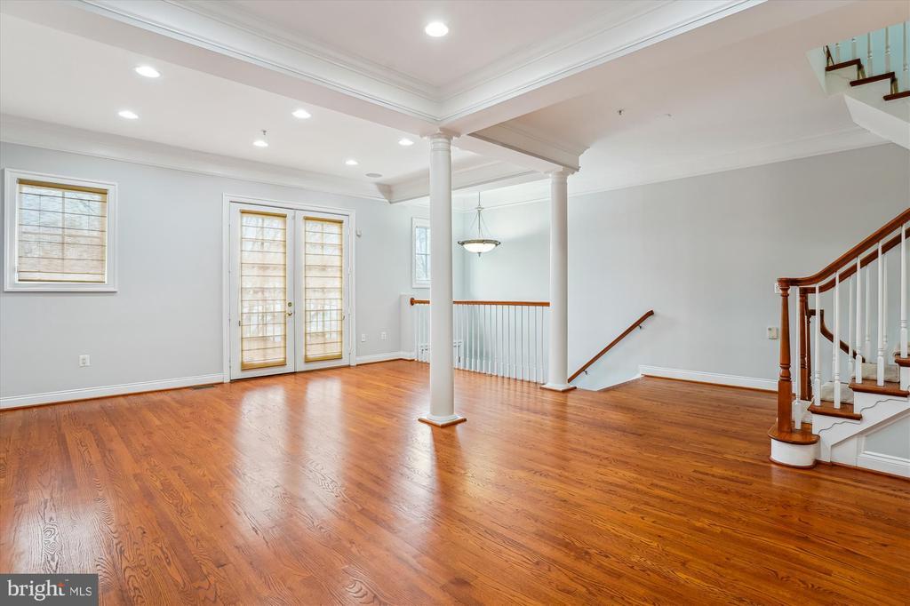 8513 Halston Way in Bethesda, MD - Building Photo