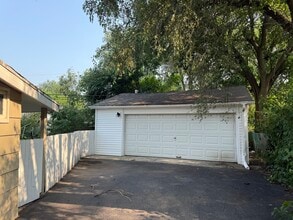 533 Redwood Rd in Bolingbrook, IL - Foto de edificio - Building Photo