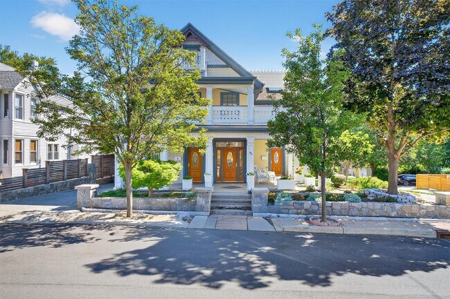 property at 43 Ackerman St