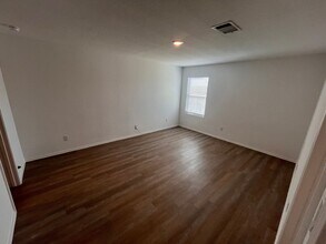 10646 Vinateros Dr in Converse, TX - Building Photo - Building Photo