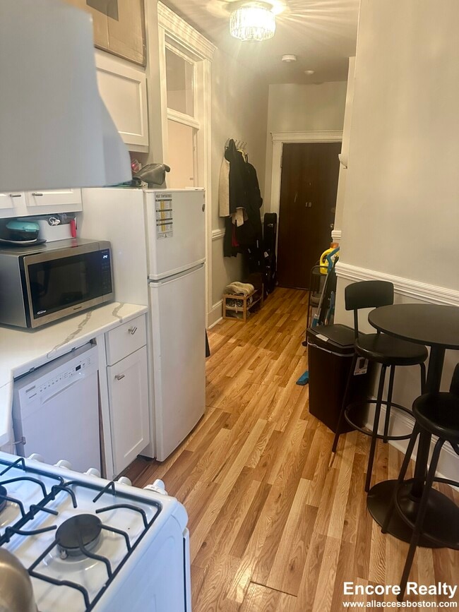 38 Hemenway St, Unit 25 in Boston, MA - Building Photo - Building Photo