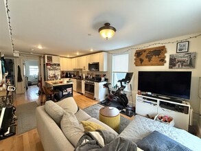 26 Putnam St, Unit 3 in Somerville, MA - Building Photo - Building Photo