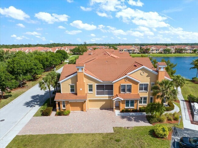 1757 Concordia Lake Cir in Cape Coral, FL - Foto de edificio - Building Photo