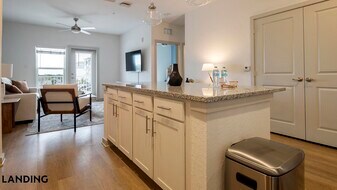 12020 Brush Hl Rd, Unit 3-211 in Wildwood, FL - Building Photo