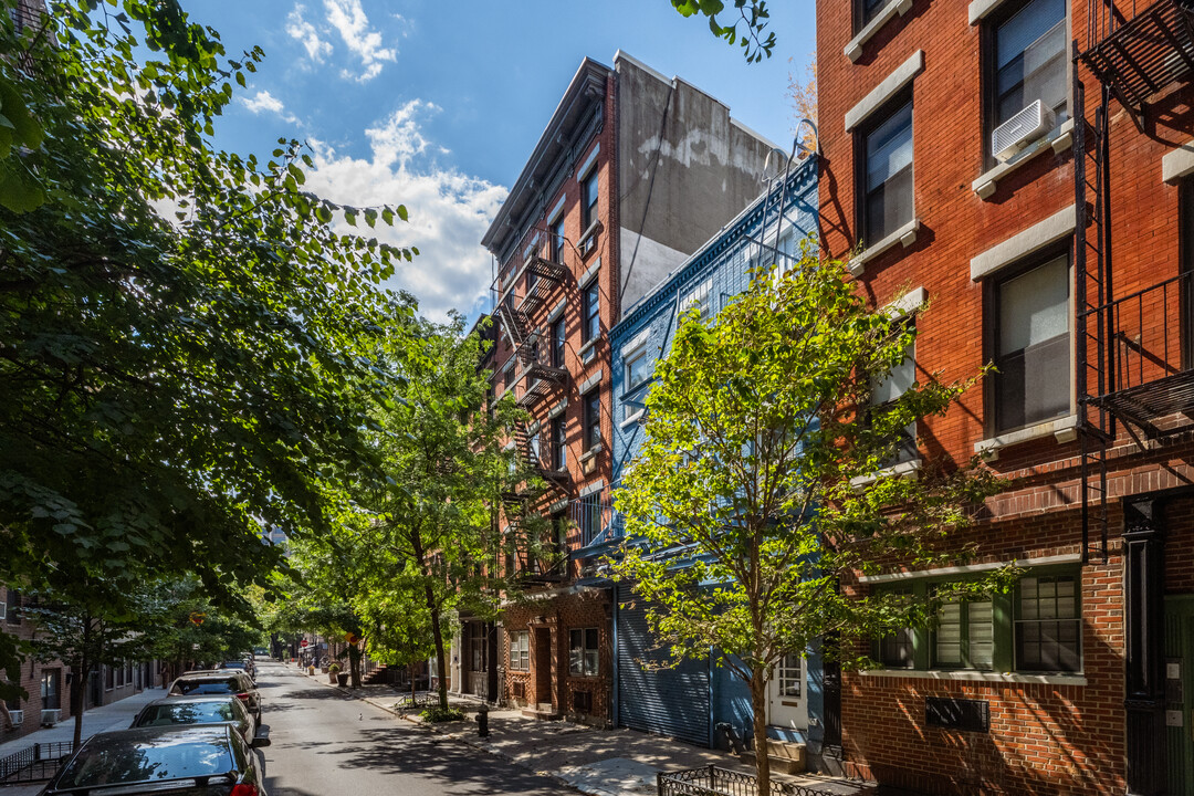 17 Downing St in New York, NY - Foto de edificio