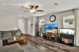 9677 Bridgeway Ave in Jacksonville, FL - Foto de edificio - Building Photo