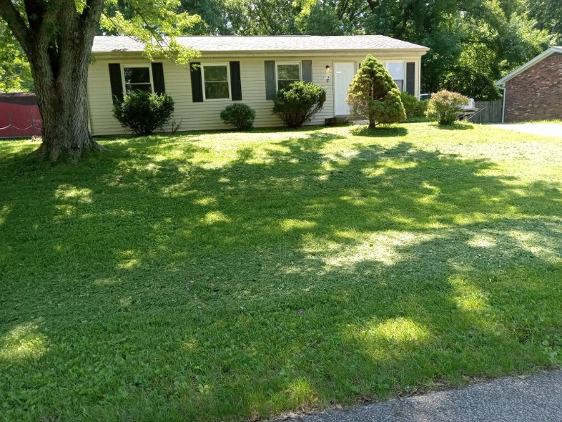 8716 Shadow Creek Way in Louisville, KY - Building Photo