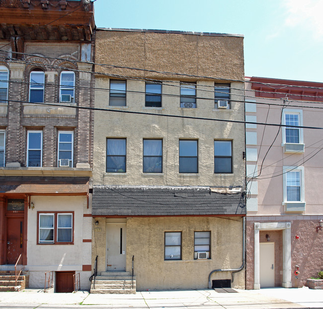 249 Walker St in Cliffside Park, NJ - Building Photo - Building Photo