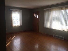 1358 Pottery Rd in Washington, MO - Building Photo - Building Photo