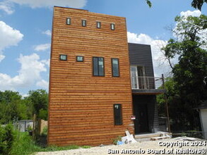 118 Clark Ave in San Antonio, TX - Building Photo - Building Photo