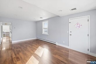 79 Lincoln Ave in Fair Lawn, NJ - Foto de edificio - Building Photo