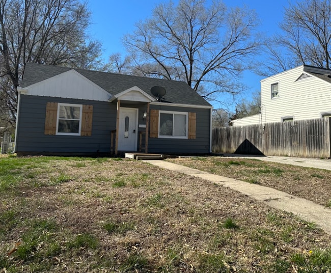 property at 4917 Vista St