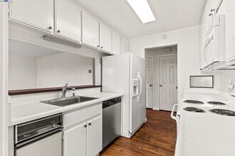 21071 Gary Dr in Hayward, CA - Building Photo - Building Photo
