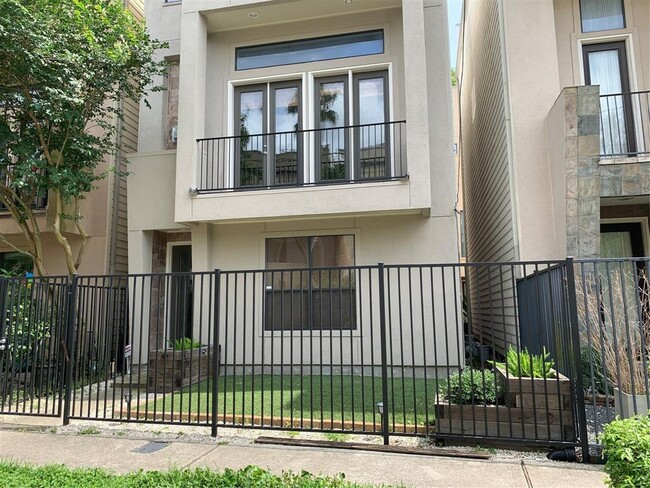 5231 Lillian St in Houston, TX - Foto de edificio - Building Photo