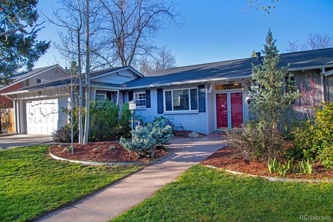 2261 W Briarwood Ave in Littleton, CO - Building Photo - Building Photo