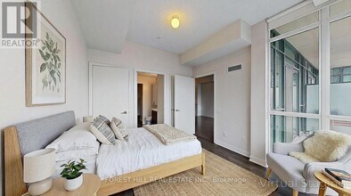 525 Wilson Ave in Toronto, ON - Building Photo - Building Photo