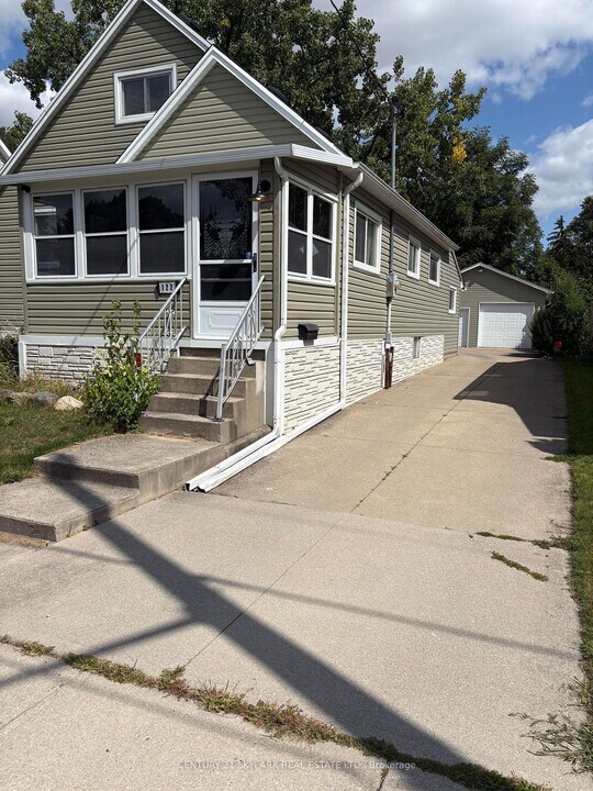 122 Boullee St in London, ON - Building Photo
