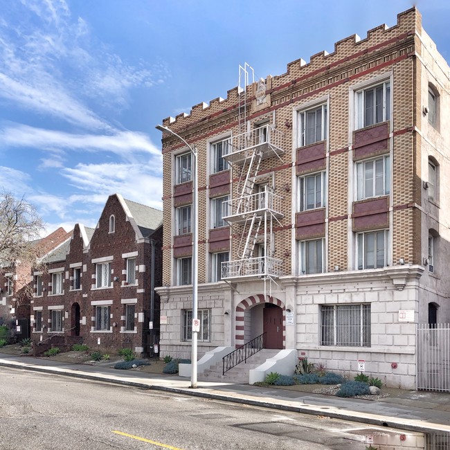 Edgemont & Banbury Manor Apartments in Los Angeles, CA - Building Photo - Building Photo