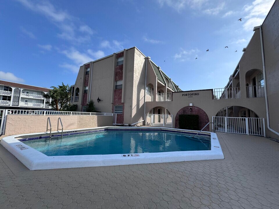 1100 SE 4th Ave in Deerfield Beach, FL - Building Photo