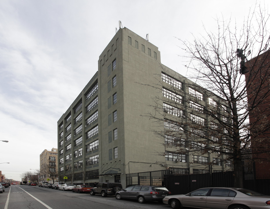 315 Berry St in Brooklyn, NY - Foto de edificio