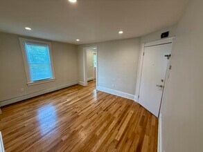41 Gaston Ave, Unit Apartment B in Raritan, NJ - Building Photo - Building Photo
