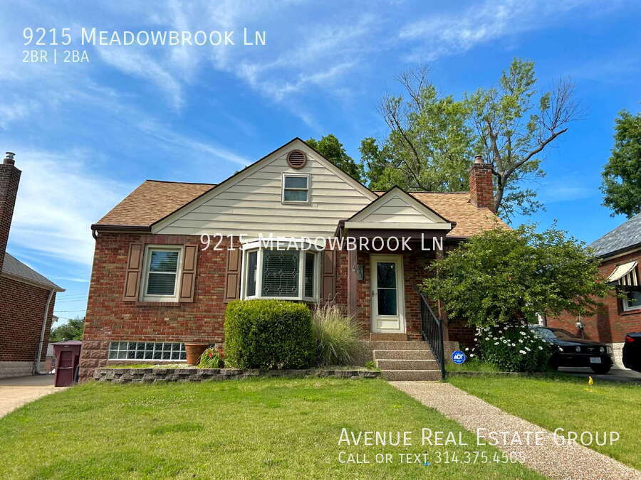 9215 Meadowbrook Ln in Overland, MO - Building Photo