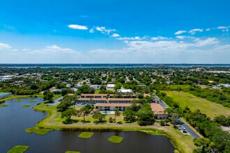 Harbor Woods Condos in Merritt Island, FL - Foto de edificio - Building Photo