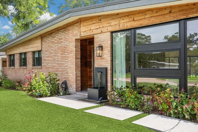 10159 Brinwood Dr in Houston, TX - Building Photo - Building Photo