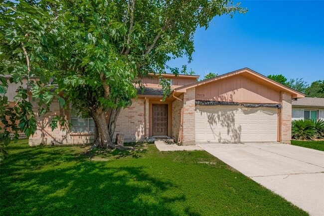 7323 Log Cradle Dr in Houston, TX - Building Photo - Building Photo