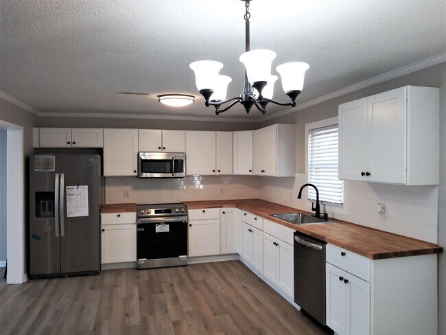 3285 Denton Rd-Unit -Unit "B" in Tuscumbia, AL - Building Photo - Building Photo