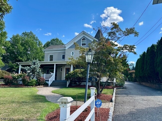 38 Totowa Rd in Wayne, NJ - Building Photo - Building Photo