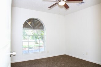 1131 Gifford Rd in Angleton, TX - Building Photo - Building Photo